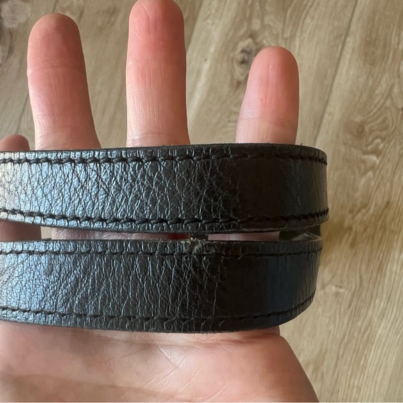 BURBERRY Black Leather Shoulder Bag with Gold Accents and Nova Check interior - Picture 11 of 12